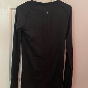 Black lululemon swiftly tech long sleeve size 8